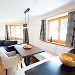 Premium Grischuna Mit Silvrettablick Appartement *
