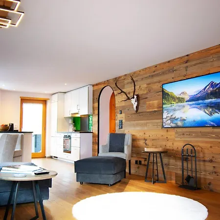 Premium Grischuna Mit Silvrettablick Appartement