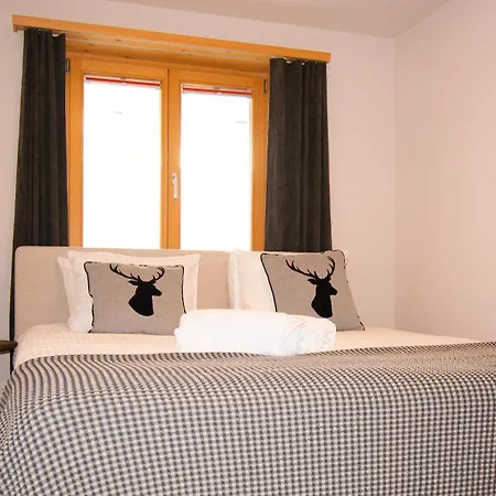 Premium Apartment Grischuna mit Silvrettablick Apartment