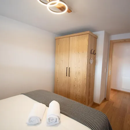 Apartment Premium Apartment Grischuna mit Silvrettablick